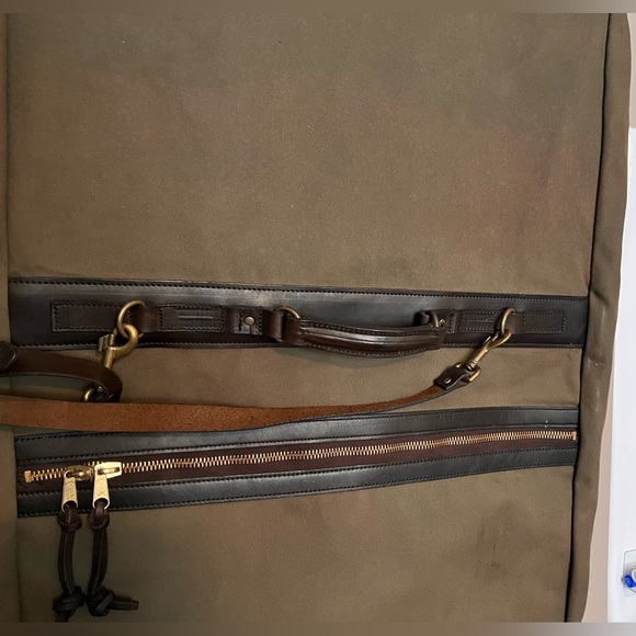 Filson Rugged Garment Bag - Picture 2 of 11